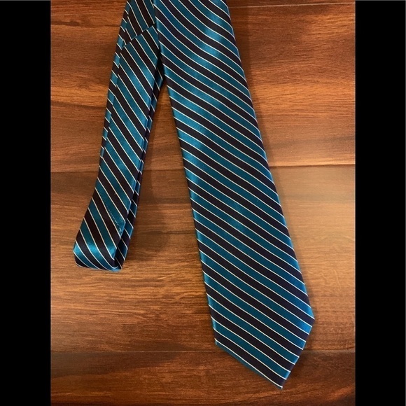 NAUTICA 100% Silk Striped Necktie, Like New - Picture 6 of 9